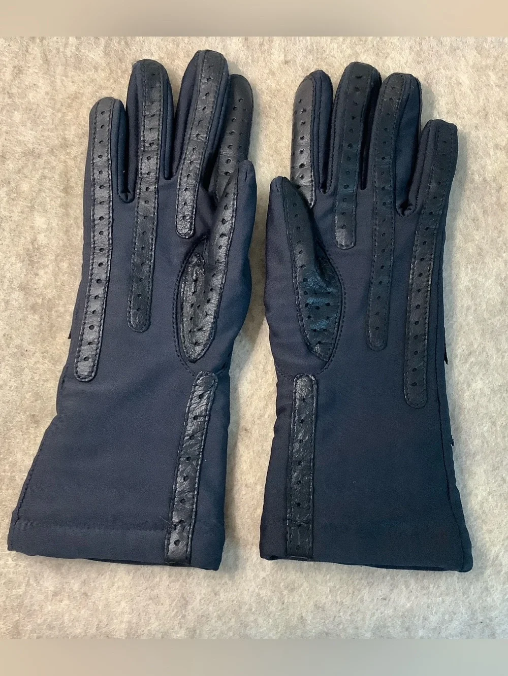 3 pair Vintage Isotoner women’s sized SMALL driving gloves